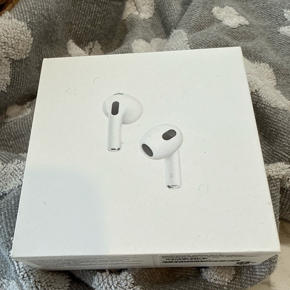 Apple AirPods 3rd Gen with Charging Cable, Case & USB Adapter - Picture 6 of 14